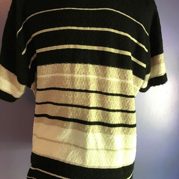 Women’s Summer Textured Sweater with button details size 1X - Picture 3 of 6